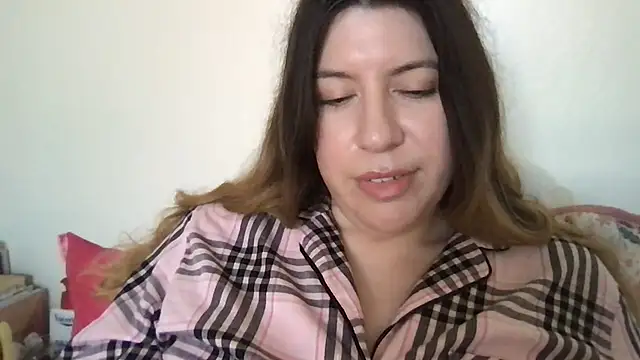 Snapshot of HYPHYtype chatting on 02.21.25 HYPHYtype online show from 02.21.25