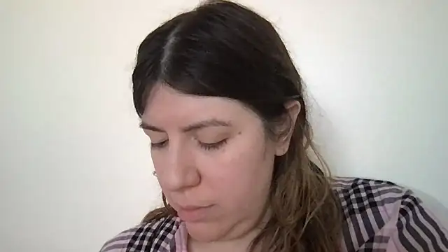 Snapshot of HYPHYtype chatting on 03.11.25 HYPHYtype online show from 03.11.25