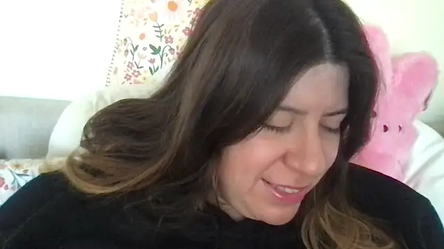 Snapshot of HYPHYtype chatting on 09.20.25 HYPHYtype online show from 09.20.25