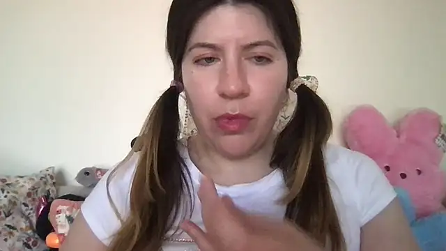 Snapshot of HYPHYtype chatting on 09.23.25 HYPHYtype online show from 09.23.25