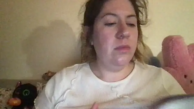 Snapshot of HYPHYtype chatting on 10.06.25 HYPHYtype online show from 10.06.25