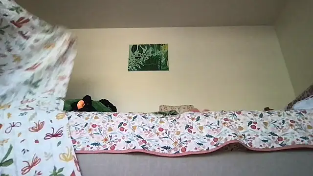 Snapshot of HYPHYtype chatting on 10.10.25 HYPHYtype online show from 10.10.25