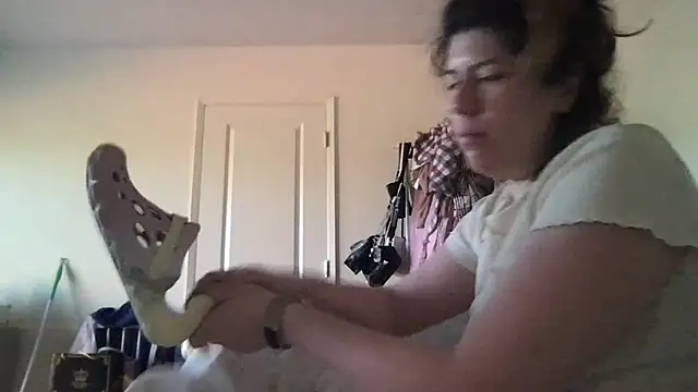 Snapshot of HYPHYtype chatting on 10.16.25 HYPHYtype online show from 10.16.25