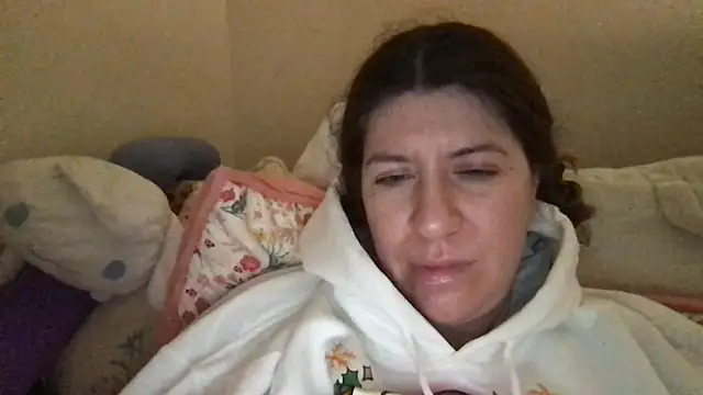 Snapshot of HYPHYtype chatting on 10.27.25 HYPHYtype online show from 10.27.25