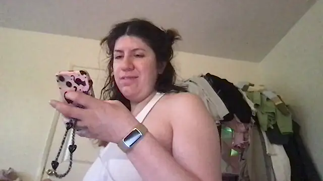 Snapshot of HYPHYtype chatting on 11.12.25 HYPHYtype online show from 11.12.25