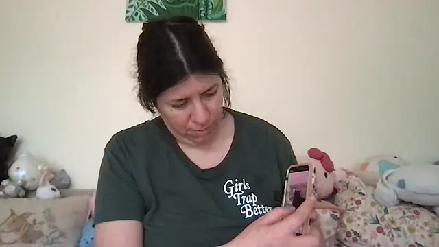 Snapshot of HYPHYtype chatting on 11.19.25 HYPHYtype online show from 11.19.25