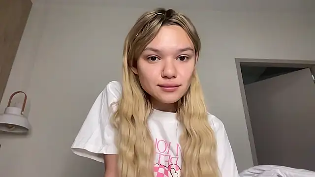 Snapshot of madwillienn chatting on 11.16.25 madwillienn online show from 11.16.25