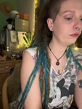 Snapshot of MenaDreadfull chatting on 03.24.26 MenaDreadfull online show from 03.24.26