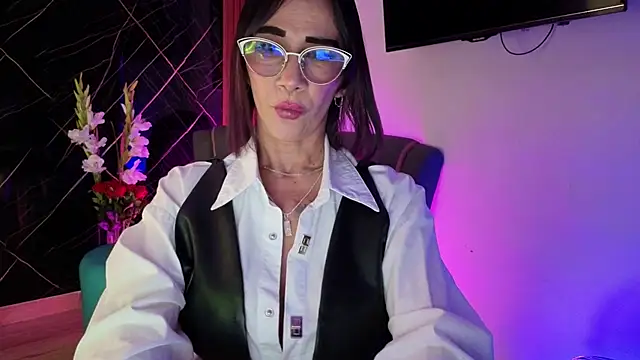 crisstal miler online show from 04.29.26