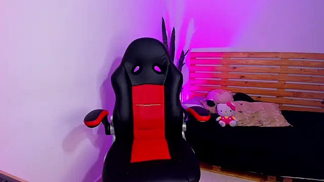 Snapshot of MaryJaneDove chatting on 02.02.25 MaryJaneDove online show from 02.02.25