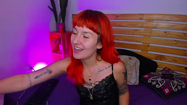 Snapshot of MaryJaneDove chatting on 02.26.25 MaryJaneDove online show from 02.26.25