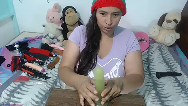 Snapshot of NatalySexxxMilk chatting on 12.20.24 NatalySexxxMilk online show from 12.20.24