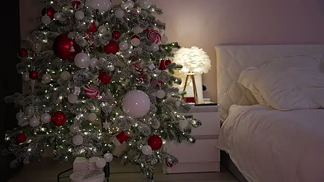 CatchMe1 online show from 11.24.25