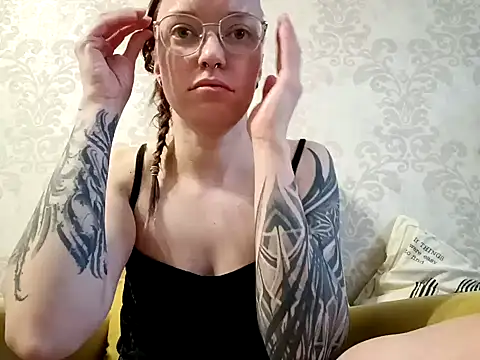 Snapshot of Aelita_bb chatting on 02.09.25 Aelita bb online show from 02.09.25