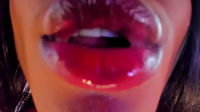 Snapshot of AdharaHills chatting on 11.28.25 AdharaHills online show from 11.28.25