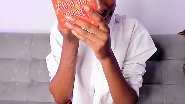 Snapshot of AgathaFoxx chatting on 12.20.24 AgathaFoxx online show from 12.20.24