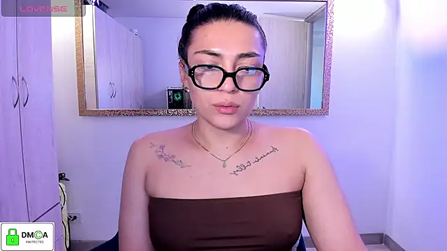 Snapshot of EricaVanderhill chatting on 07.27.26 EricaVanderhill online show from 07.27.26