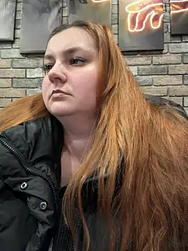 Snapshot of CandyShoopp chatting on 12.14.25 CandyShoopp online show from 12.14.25