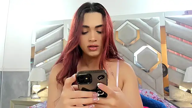 Snapshot of alexandra_fire69x chatting on 10.17.25 alexandra fire69x online show from 10.17.25