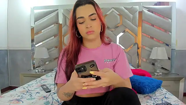 Snapshot of alexandra_fire69x chatting on 12.04.25 alexandra fire69x online show from 12.04.25