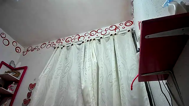 Snapshot of Dulce_Maria05 chatting on 12.21.24 Dulce Maria05 online show from 12.21.24