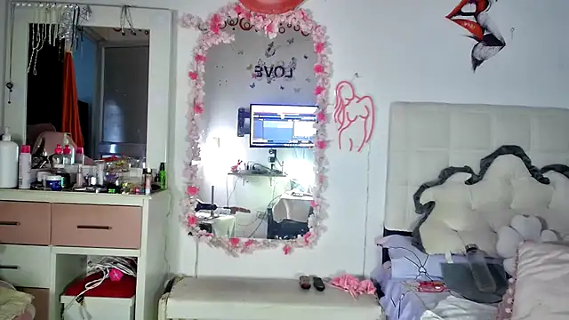 Snapshot of Dulce_Maria05 chatting on 09.14.25 Dulce Maria05 online show from 09.14.25