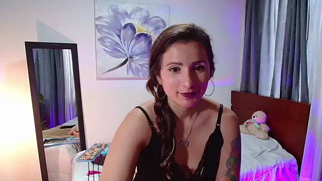 vanessabrown  online show from 02.12.25