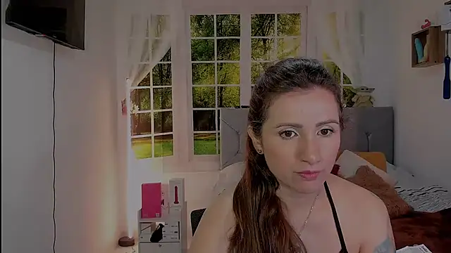 vanessabrown  online show from 05.02.26