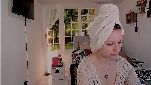 vanessabrown  online show from 05.15.26
