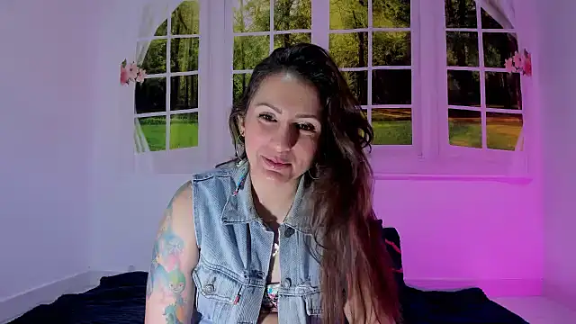 Snapshot of vanessabrown_ chatting on 07.19.26 vanessabrown online show from 07.19.26