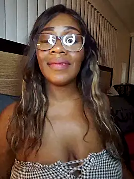 Snapshot of lollycoco chatting on 11.28.25 lollycoco online show from 11.28.25