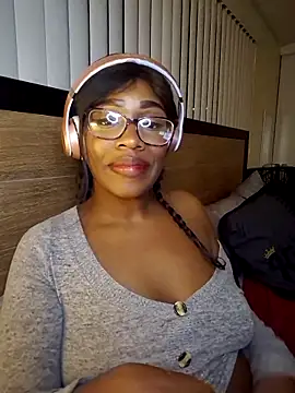 Snapshot of lollycoco chatting on 12.04.25 lollycoco online show from 12.04.25