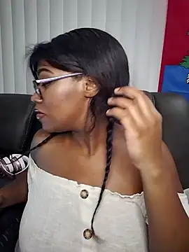 Snapshot of lollycoco chatting on 12.20.25 lollycoco online show from 12.20.25