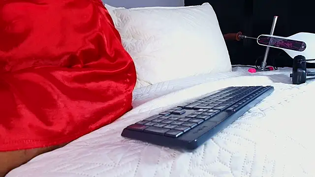 Snapshot of sofi_decker chatting on 11.15.25 sofi decker online show from 11.15.25