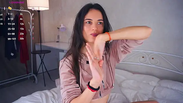 Snapshot of Holla_Molly chatting on 03.06.25 Holla Molly online show from 03.06.25