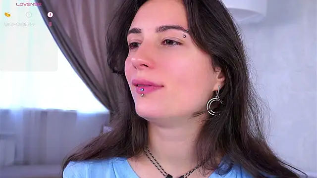 Snapshot of Holla_Molly chatting on 10.12.25 Holla Molly online show from 10.12.25