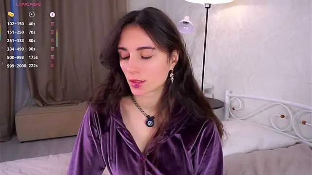 Snapshot of Holla_Molly chatting on 11.13.25 Holla Molly online show from 11.13.25