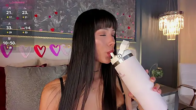 Snapshot of evamoretti chatting on 02.16.25 evamoretti online show from 02.16.25