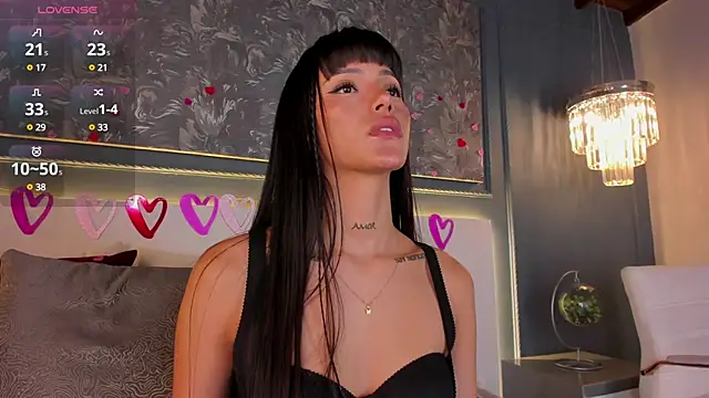 Snapshot of evamoretti chatting on 02.18.25 evamoretti online show from 02.18.25