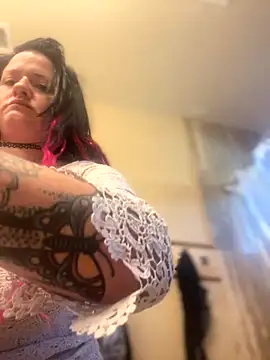 Snapshot of 1-800-FUCKYOU chatting on 12.02.24 1-800-FUCKYOU online show from 12.02.24