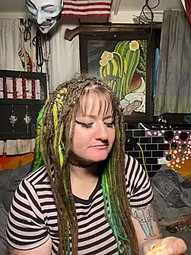 Snapshot of 1-800-FUCKYOU chatting on 12.04.25 1-800-FUCKYOU online show from 12.04.25