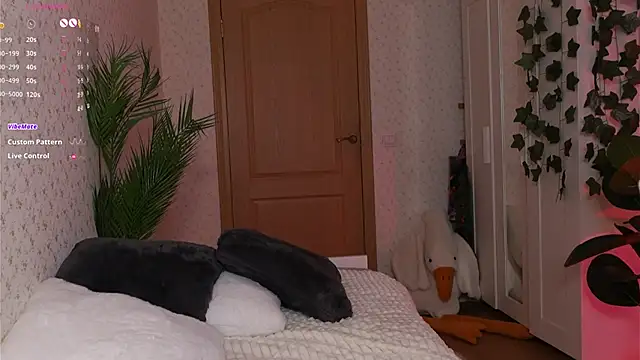 Snapshot of _aleksa_ chatting on 12.12.24  aleksa  online show from 12.12.24