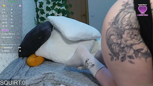 Snapshot of _aleksa_ chatting on 03.02.25  aleksa  online show from 03.02.25