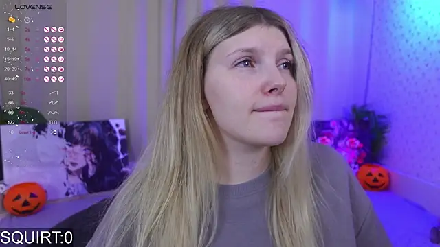 Snapshot of _aleksa_ chatting on 10.15.25  aleksa  online show from 10.15.25