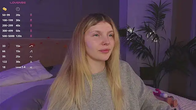 Snapshot of _aleksa_ chatting on 10.22.25  aleksa  online show from 10.22.25