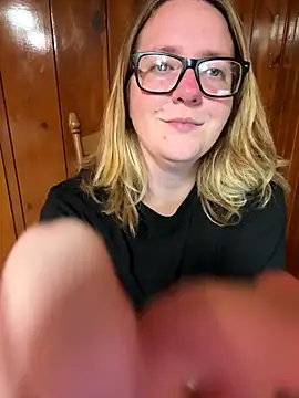 Lizzyloo online show from 11.26.25