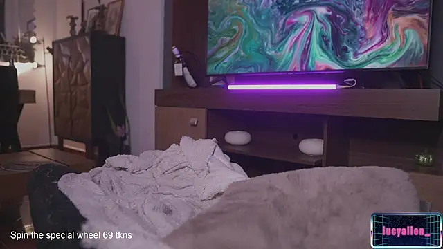 Snapshot of LucyAllenX chatting on 12.20.24 LucyAllenX online show from 12.20.24