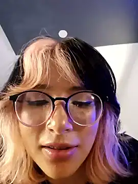 Snapshot of LucyAllenX chatting on 01.04.25 LucyAllenX online show from 01.04.25