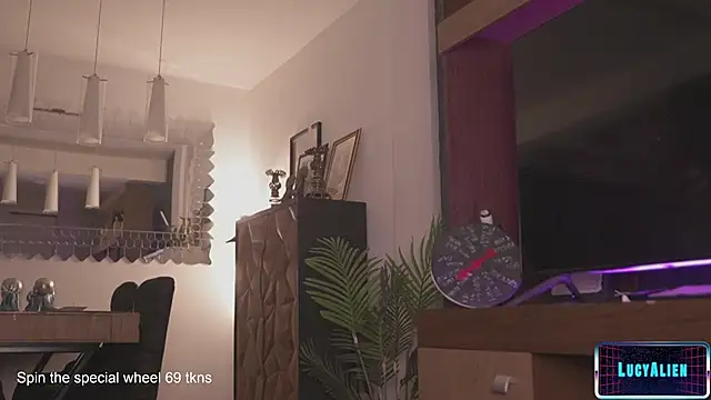 Snapshot of LucyAllenX chatting on 01.19.25 LucyAllenX online show from 01.19.25