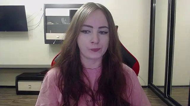 Snapshot of Laralianna chatting on 12.24.24 Laralianna online show from 12.24.24